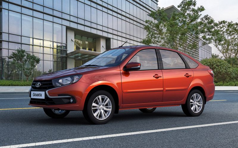 Выгода — ₽300 тыс. Как мы покупали Lada Granta с минимальным пробегом