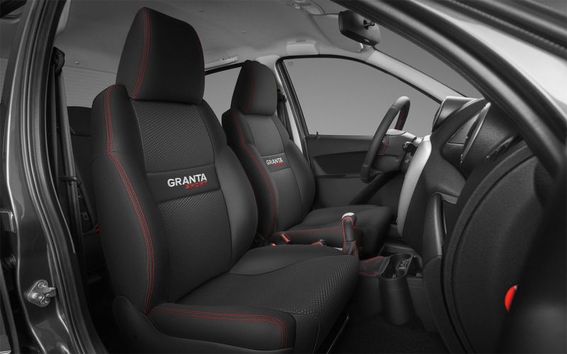 Выгода — ₽300 тыс. Как мы покупали Lada Granta с минимальным пробегом