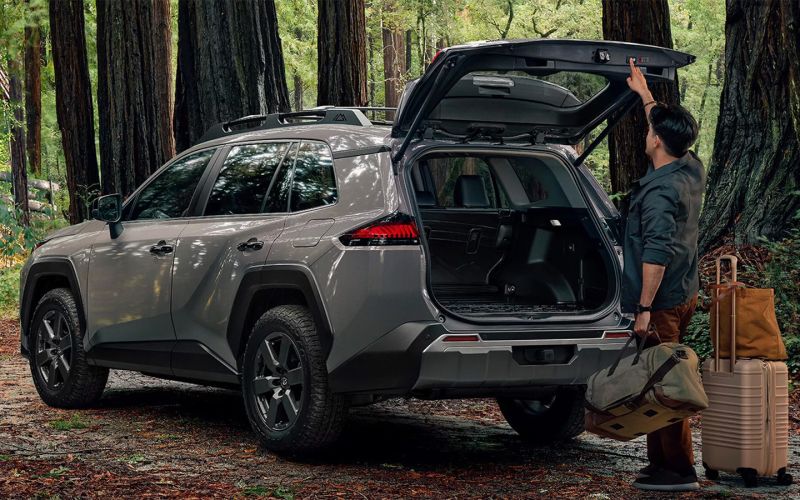 4 вопроса к Toyota RAV4 нового поколения. Первый обзор