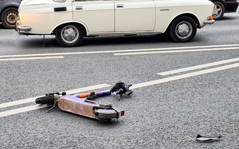 Что делать и куда жаловаться, если вас сбил электросамокат