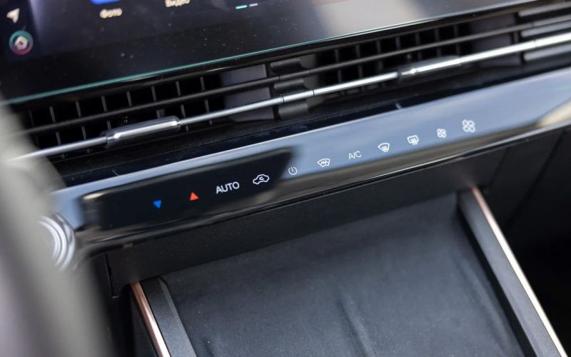 
            Почувствуй себя моложе. Сравнительный тест Omoda C5 и GAC GS3
        