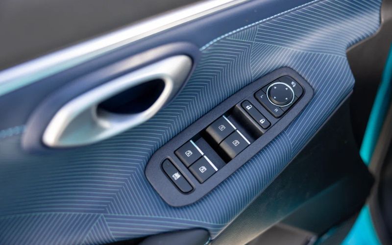 
            Почувствуй себя моложе. Сравнительный тест Omoda C5 и GAC GS3
        