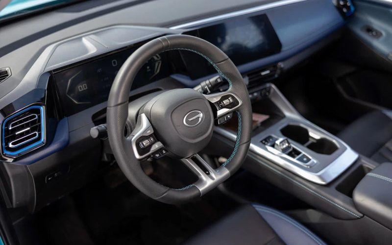 
            Почувствуй себя моложе. Сравнительный тест Omoda C5 и GAC GS3
        