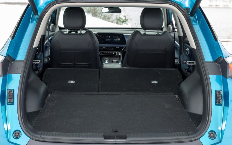 
            Почувствуй себя моложе. Сравнительный тест Omoda C5 и GAC GS3
        