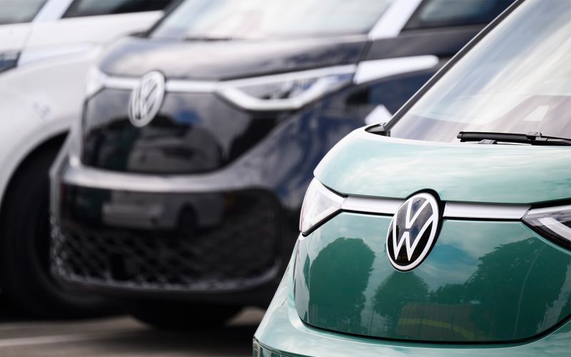 
            Провалились на 43%. Как кризис «затормозил» европейский автопром
        