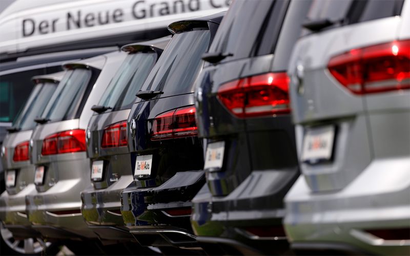 
            Провалились на 43%. Как кризис «затормозил» европейский автопром
        