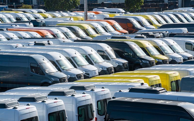 
            Провалились на 43%. Как кризис «затормозил» европейский автопром
        