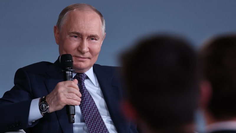 Путин рассказал, что последние три года почти всегда ночует в Кремле