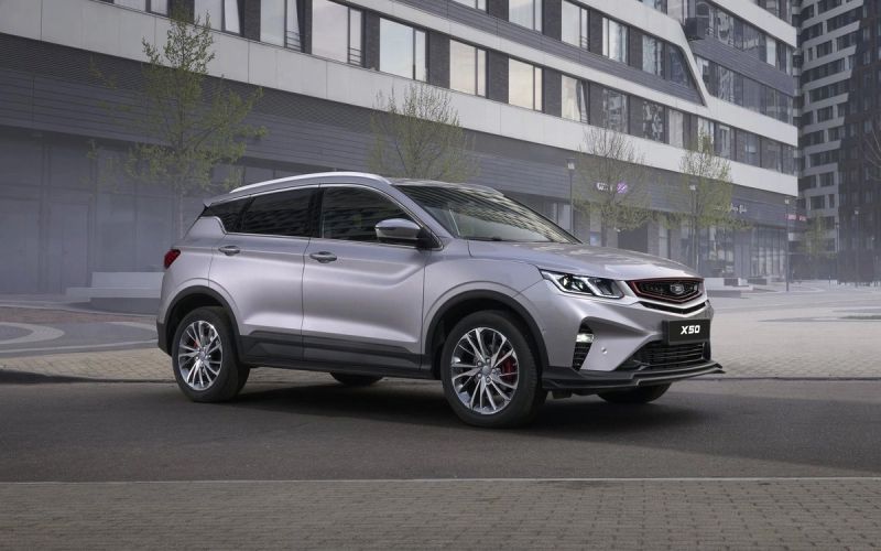 Россияне вернулись в автосалоны. Топ-5 самых популярных кроссоверов