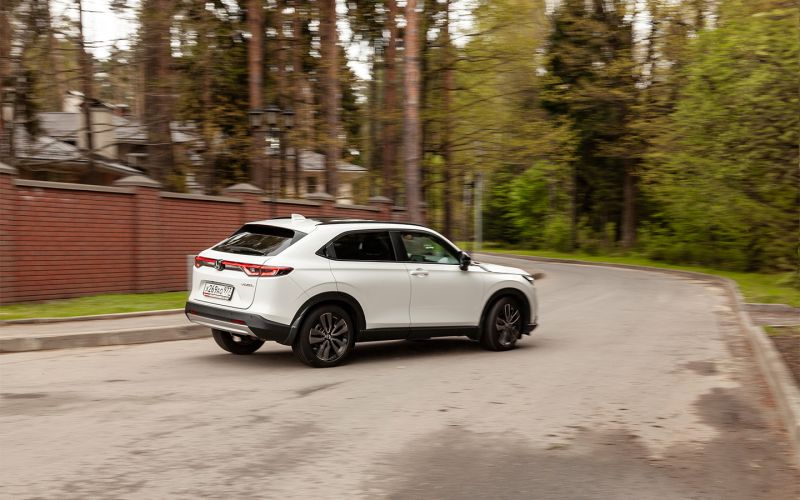 С возвращением, HR-V! Тест Honda Vezel с ретроходовой и гарантией 3 года