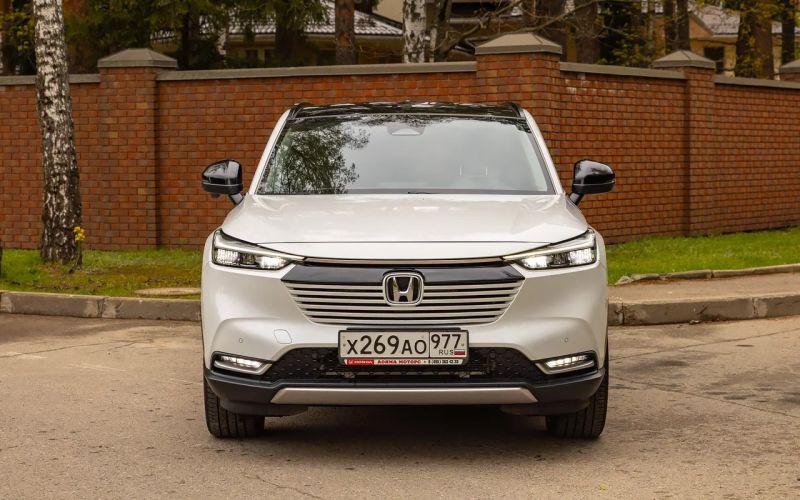С возвращением, HR-V! Тест Honda Vezel с ретроходовой и гарантией 3 года