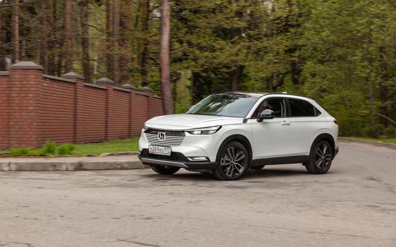 С возвращением, HR-V! Тест Honda Vezel с ретроходовой и гарантией 3 года