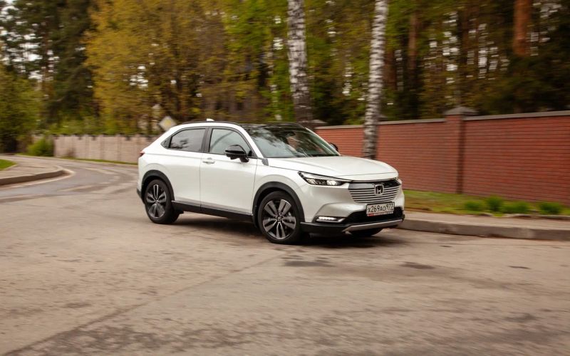 С возвращением, HR-V! Тест Honda Vezel с ретроходовой и гарантией 3 года