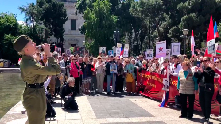 Самое многочисленное в ЕС шествие "Бессмертного полка" прошло в Мадриде - Новости на Вести.ru