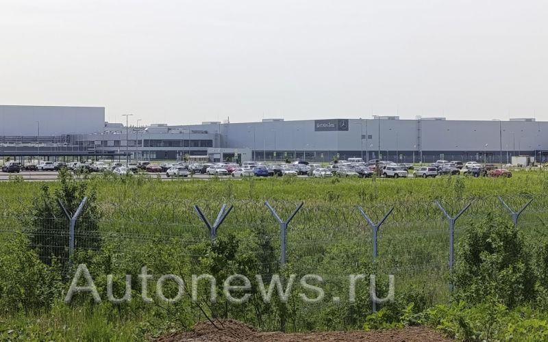 
            Завод Mercedes в Подмосковье переключился на Exeed. Но при чем тут Hongqi
        