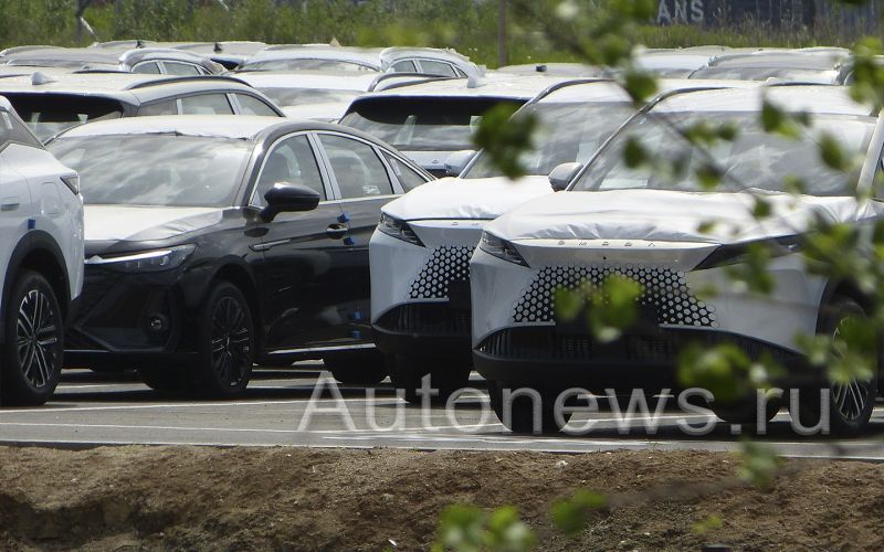 
            Завод Mercedes в Подмосковье переключился на Exeed. Но при чем тут Hongqi
        