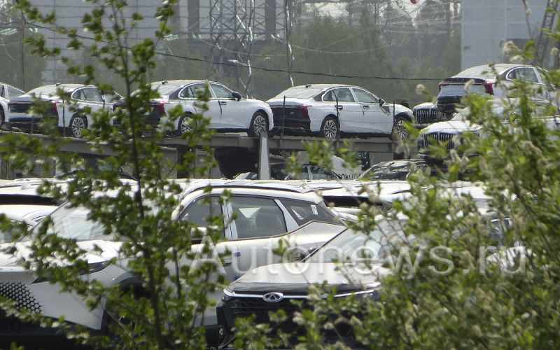 
            Завод Mercedes в Подмосковье переключился на Exeed. Но при чем тут Hongqi
        