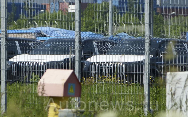 
            Что происходит на бывших заводах Toyota и GM в Петербурге. Репортаж
        