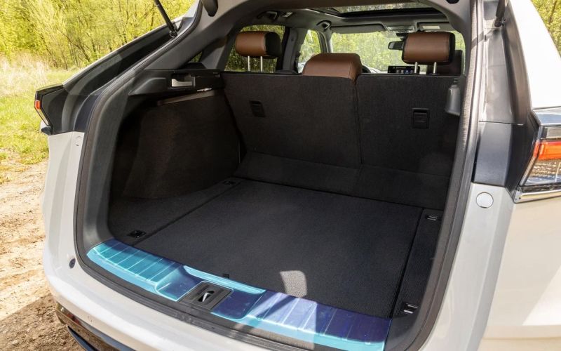 
            Crosstour с повадками Type R. Тест «официального» Honda UR-V
        