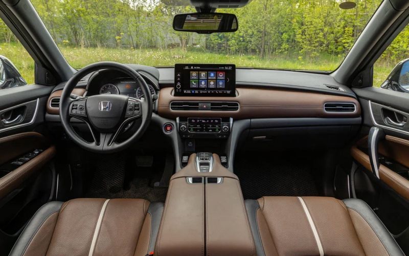 
            Crosstour с повадками Type R. Тест «официального» Honda UR-V
        