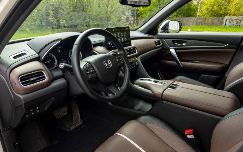 
            Crosstour с повадками Type R. Тест «официального» Honda UR-V
        