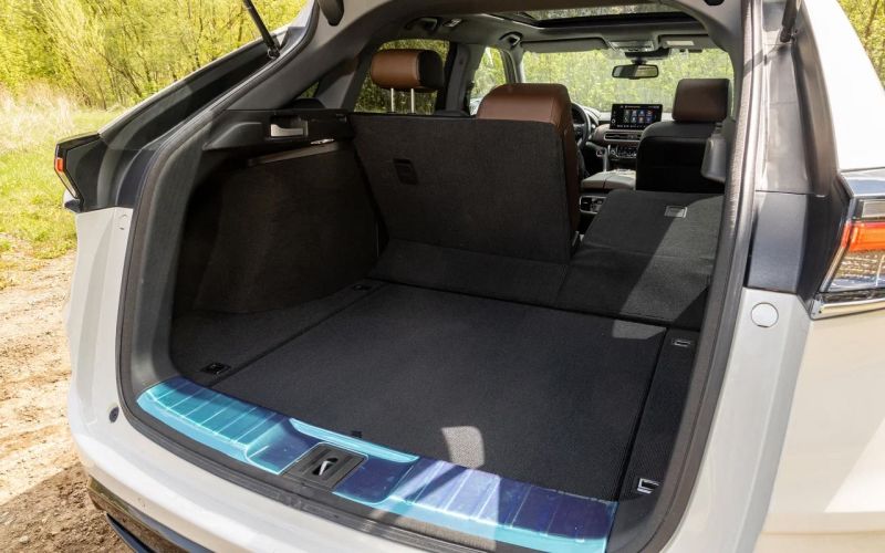 
            Crosstour с повадками Type R. Тест «официального» Honda UR-V
        