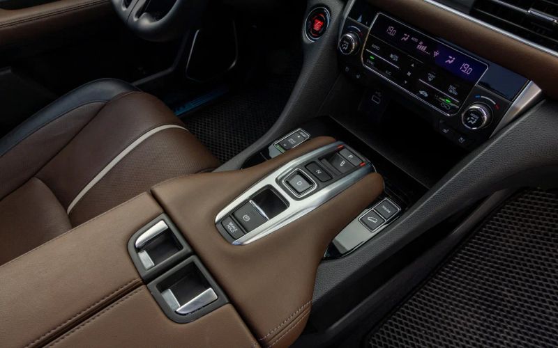 
            Crosstour с повадками Type R. Тест «официального» Honda UR-V
        