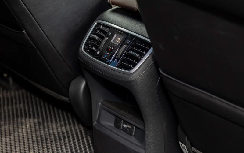 
            Crosstour с повадками Type R. Тест «официального» Honda UR-V
        