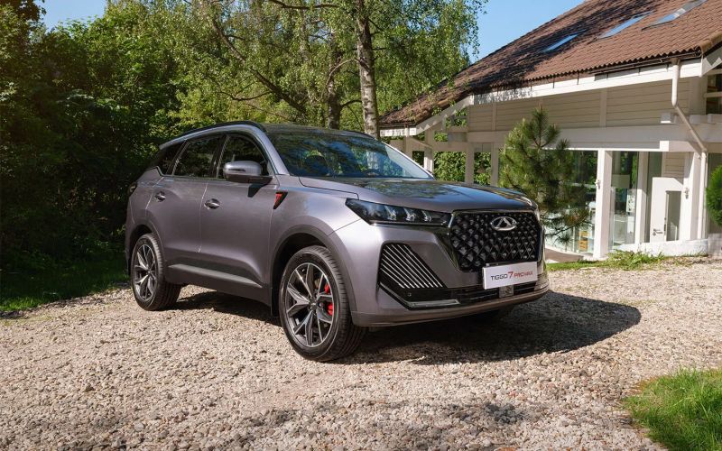 Эти кроссоверы скупают даже в кризис. Топ-5 самых популярных моделей