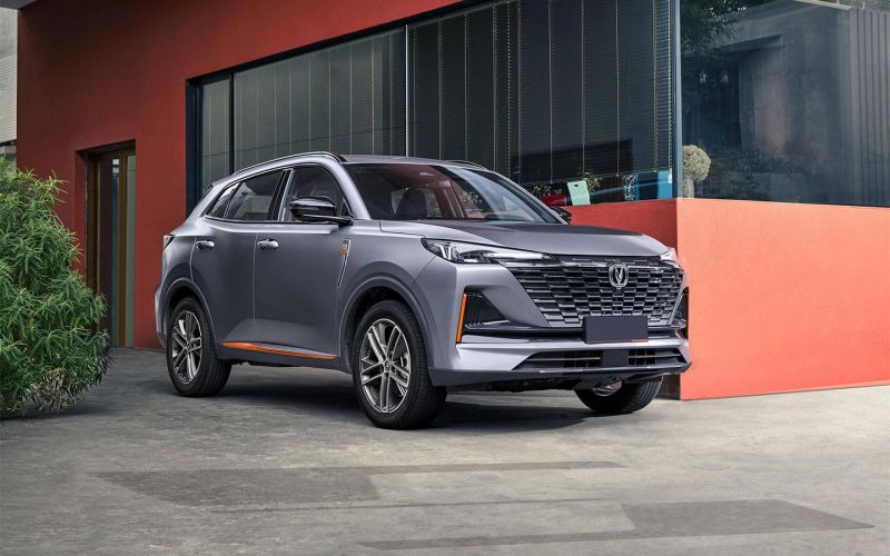 Эти кроссоверы скупают даже в кризис. Топ-5 самых популярных моделей