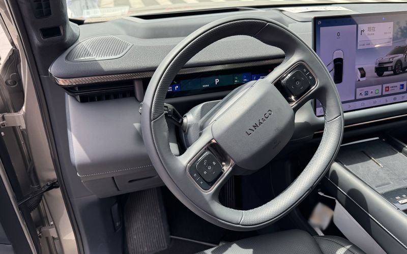Кроссовер-телевизор. Первый тест-драйв нового Lynk & Co 900