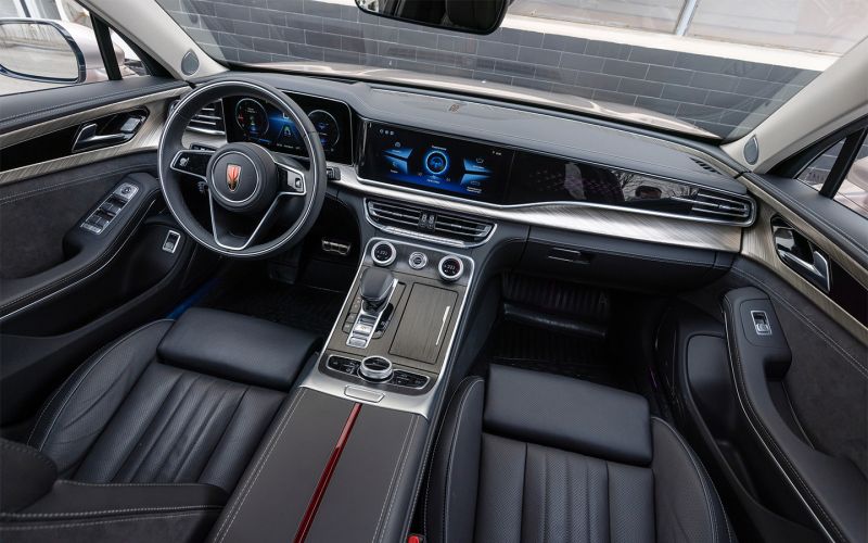 
            Лоск против люкса. Длительный тест Hongqi H9
        