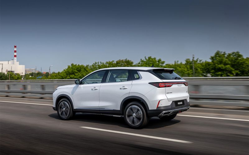 Mage против Huge. Двойной тест похожих, но разных кроссоверов Dongfeng