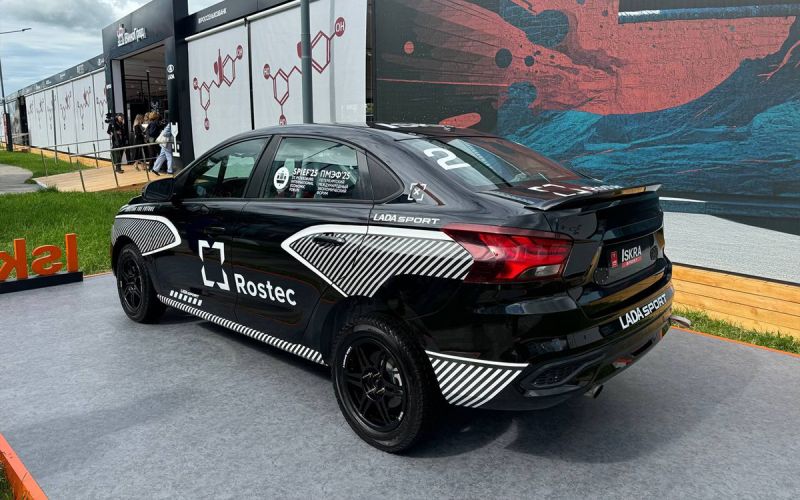 На ПМЭФ-2025 представили самую мощную Lada Iskra Sport
