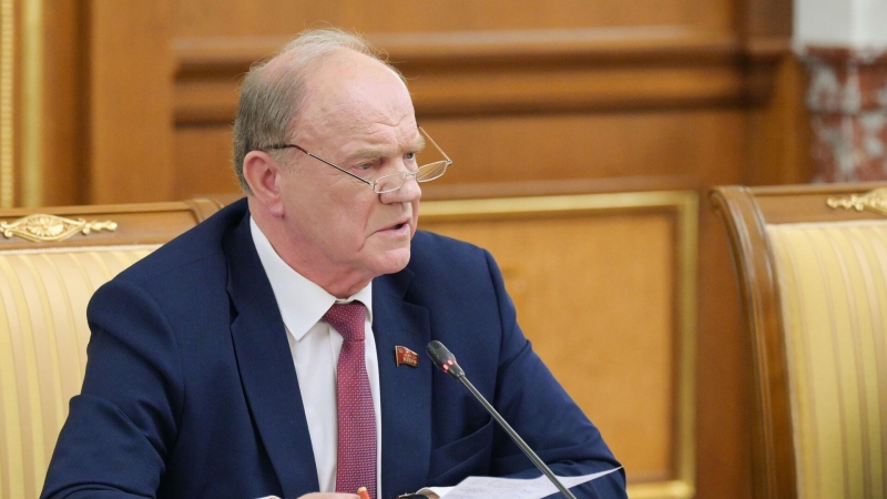 Путин поздравил Зюганова с днем рождения