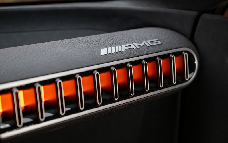 
            Салон из старых шин и 1340 сил. Каким получился новый Mercedes-Benz AMG
        