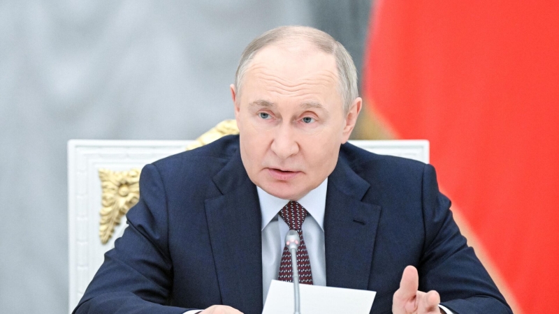 Путин попросил доложить о начале работы по северному завозу