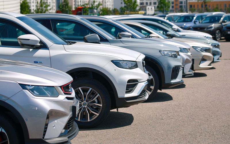 В России отказываются от покупки машин. Какие меры помогут авторынку
