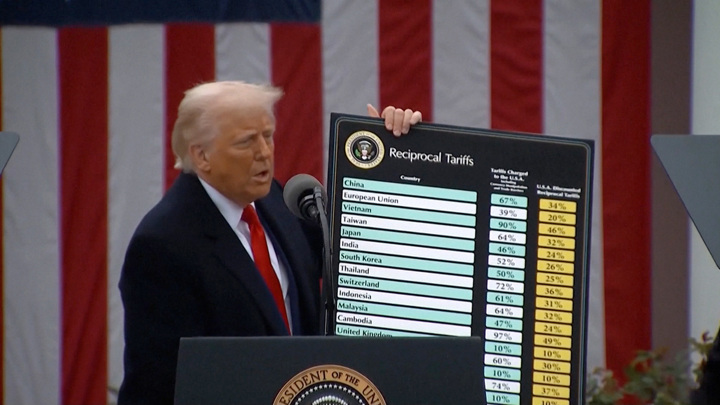Объявленные Трампом пошлины в отношении ЕС и еще 60 стран вступили в силу - Новости на Вести.ru