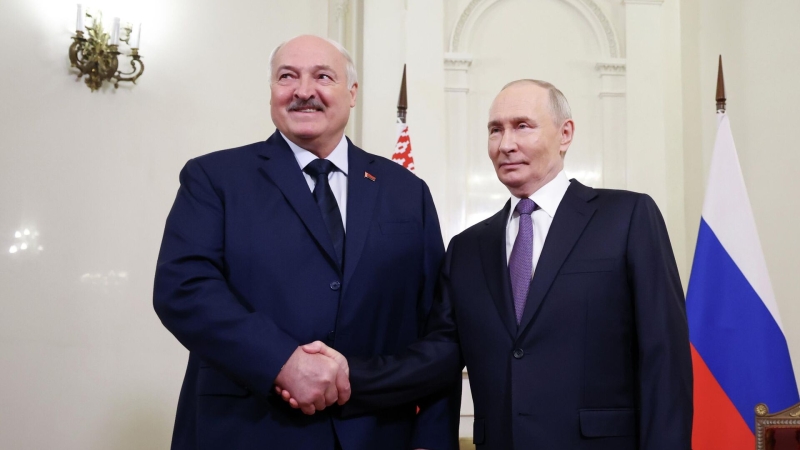 Президент РФ Владимир Путин и президент Белоруссии Александр Лукашенко во время встречи