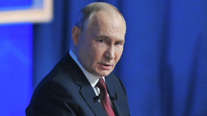 Президент РФ Владимир Путин отвечает на вопросы во время специальной программы Итоги года в Москве