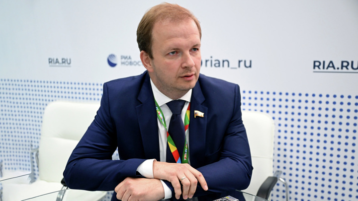 Депутат Говырин: оклад за январь сохраняется, даже если рабочих дней меньше - Новости на Вести.ru