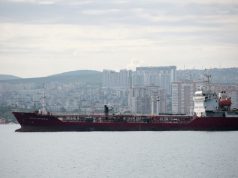 ЕС может заменить потолок цен на нефть РФ запретом ее морских перевозок — Новости на Вести.ru