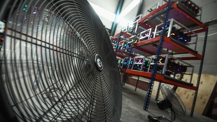 Комитет ГД одобрил к принятию в I чтении проект об особом контроле за майнингом - Новости на Вести.ru