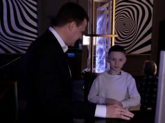 Министр Чекунков исполнил мечту юного любителя робототехники — Новости на Вести.ru