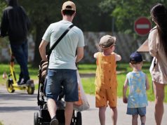 Многодетным россиянам могут добавить 14 дней к отпуску — Новости на Вести.ru