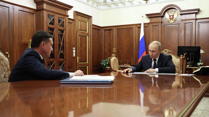 Президент РФ Владимир Путин и губернатор Московской области Андрей Воробьев во время встречи
