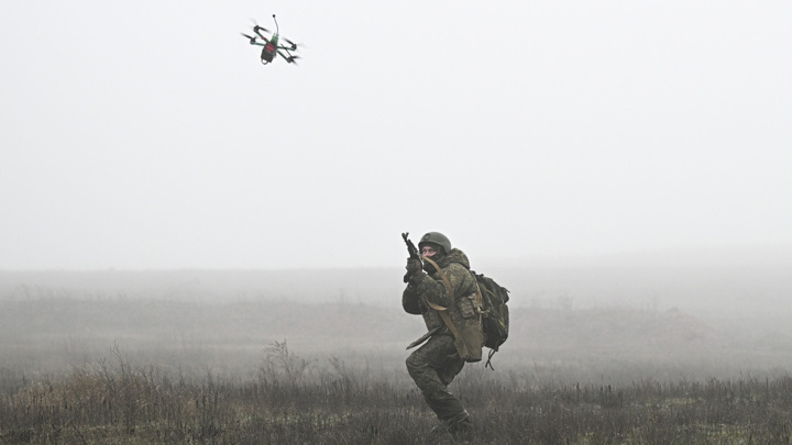 RT: боец ВС РФ из Якутии месяц в одиночку оборонял село в ДНР - Новости на Вести.ru