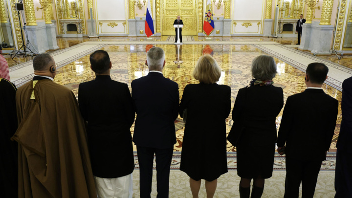 В Кремле анонсировали выступление Путина на встрече с новыми послами - Новости на Вести.ru