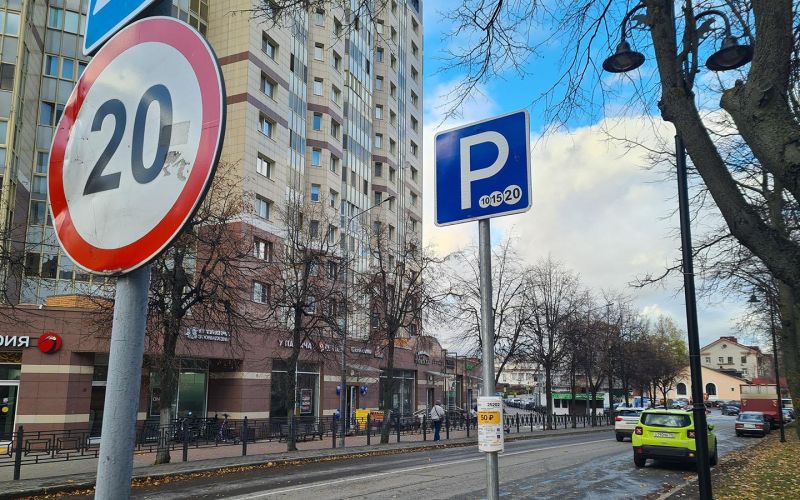 «Заставят задуматься». Юристы — о росте штрафов за неоплату парковок